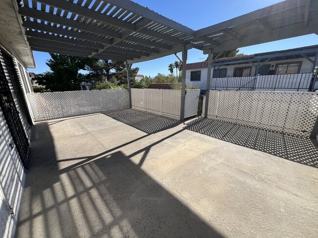 Building Photo - 1009 Willow Tree Dr