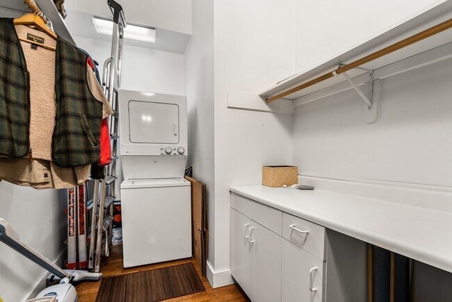 Building Photo - 42 Chauncy St