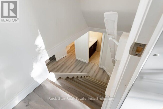 Building Photo - 10 Cullen Dr