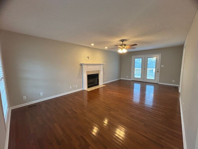 Building Photo - Welcome Home to this lovely 3bed/2.5 bath ...