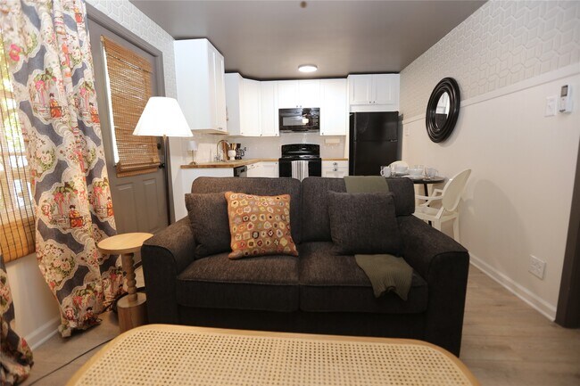 Building Photo - 2602 Ursuline St