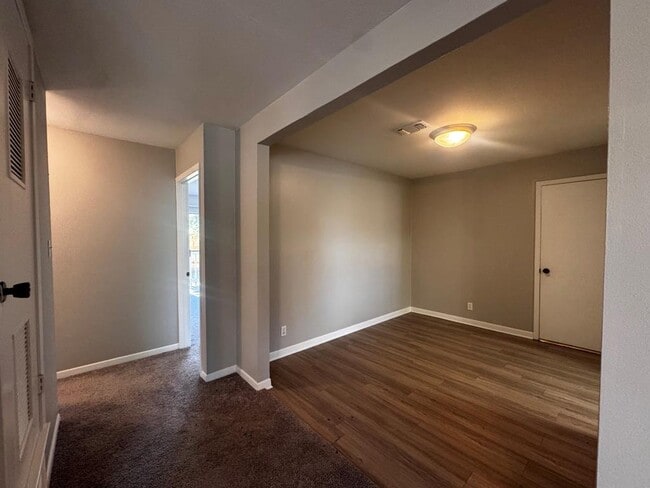 Building Photo - 3306 Doolin Dr