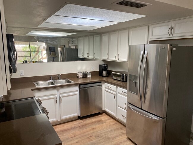 Building Photo - 9426 E Jenan Dr
