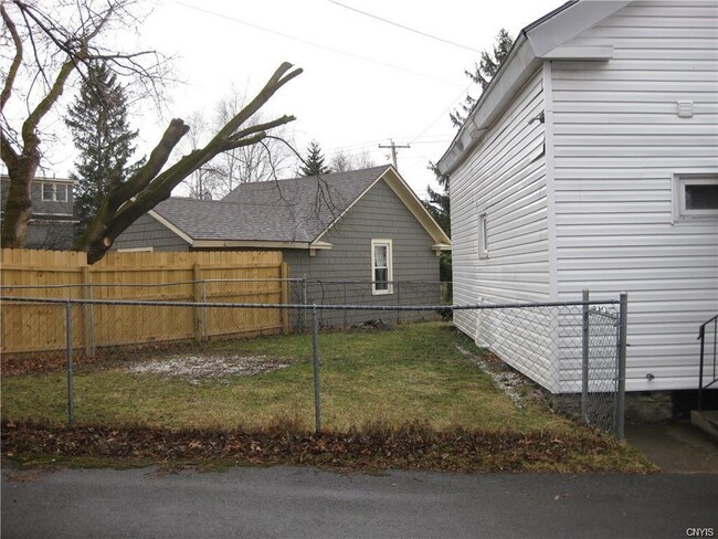 Building Photo - 623 S Massey St