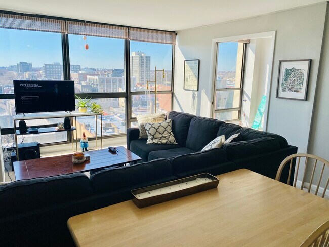 Foto del edificio - 1540 N LaSalle Dr