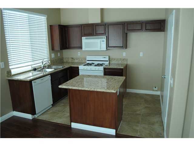 Foto del edificio - 588 Summerholly Dr