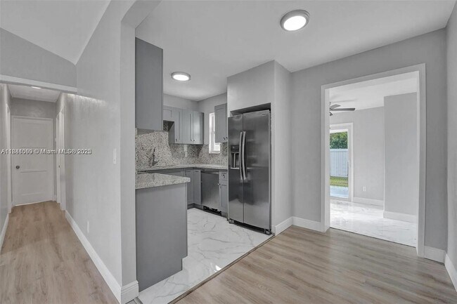 Building Photo - 2134 Dewey St