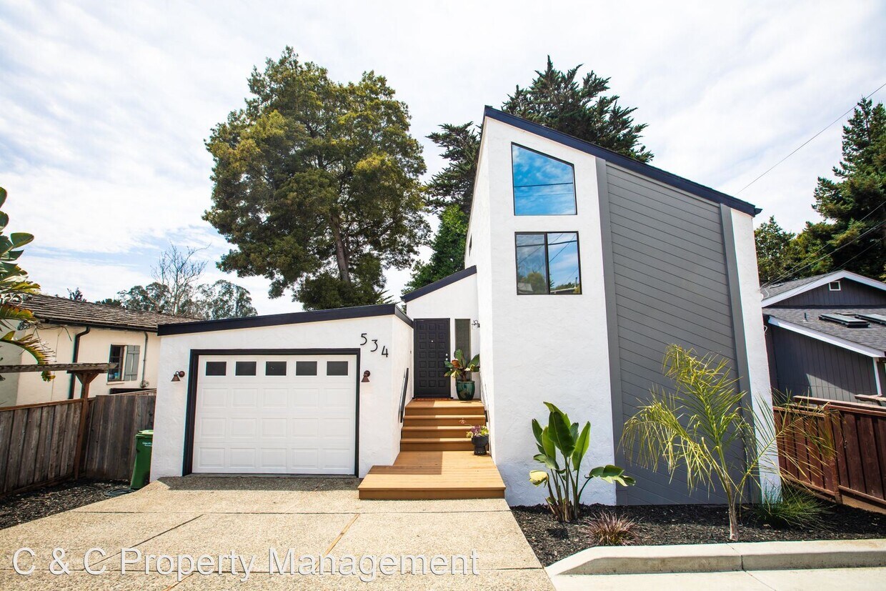 Foto principal - 3 br, 2 bath House - 534 Clubhouse Dr