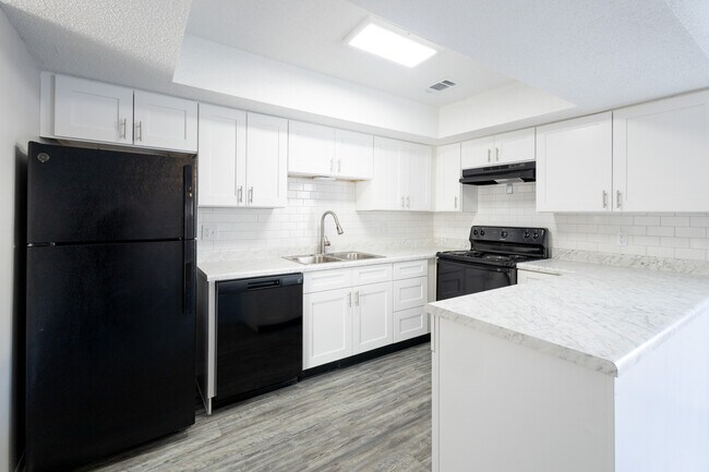 Foto del edificio - Country Lake Estates