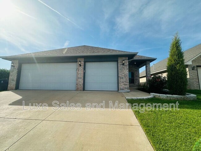 Photo - 9000 Northwest 142nd Street House