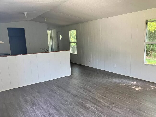 Building Photo - 330 Mangle Dr