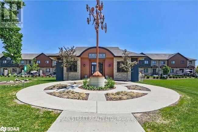 Building Photo - 35-35 Madelaine Dr