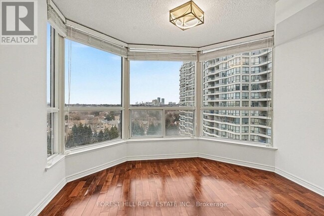 Photo du bâtiment - 7300 Yonge St