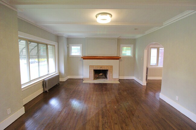 Building Photo - 2488 Virginia Park St
