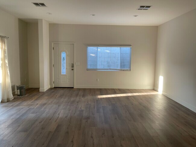 Sala de estar - 6227 Atoll Ave