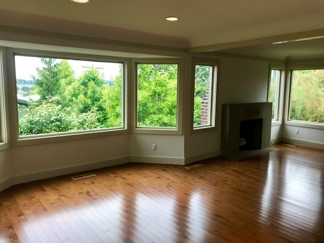 Building Photo - Queen Anne Home