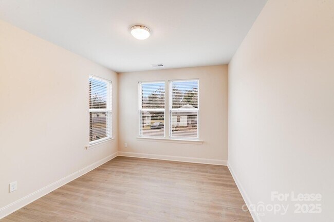 Foto del edificio - 645 Brookwood St