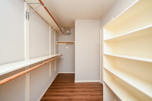 Foto del edificio - 707 New Pines Dr