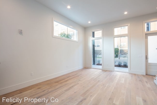 Building Photo - 1470 Urania St