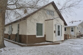 Building Photo - 616 14th St SE