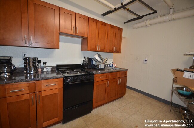 Building Photo - 2039 Commonwealth Ave