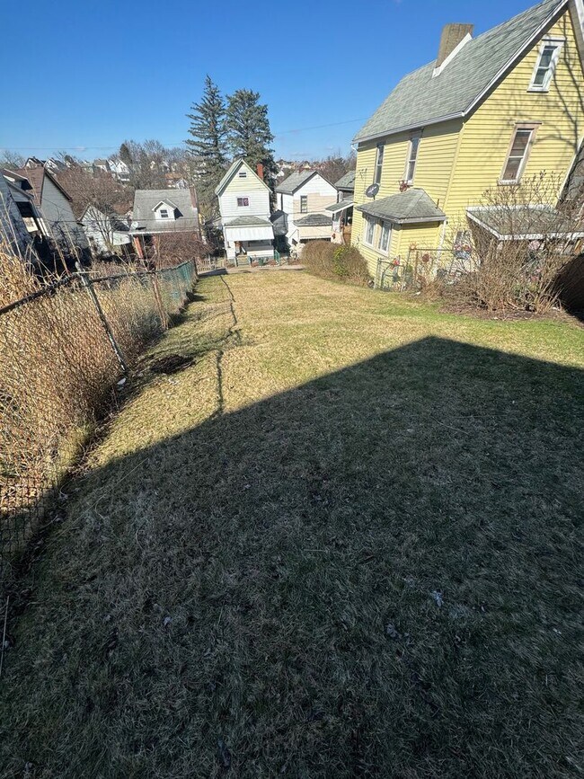 Building Photo - Updated 4BR 2Bath House With Air Condition...