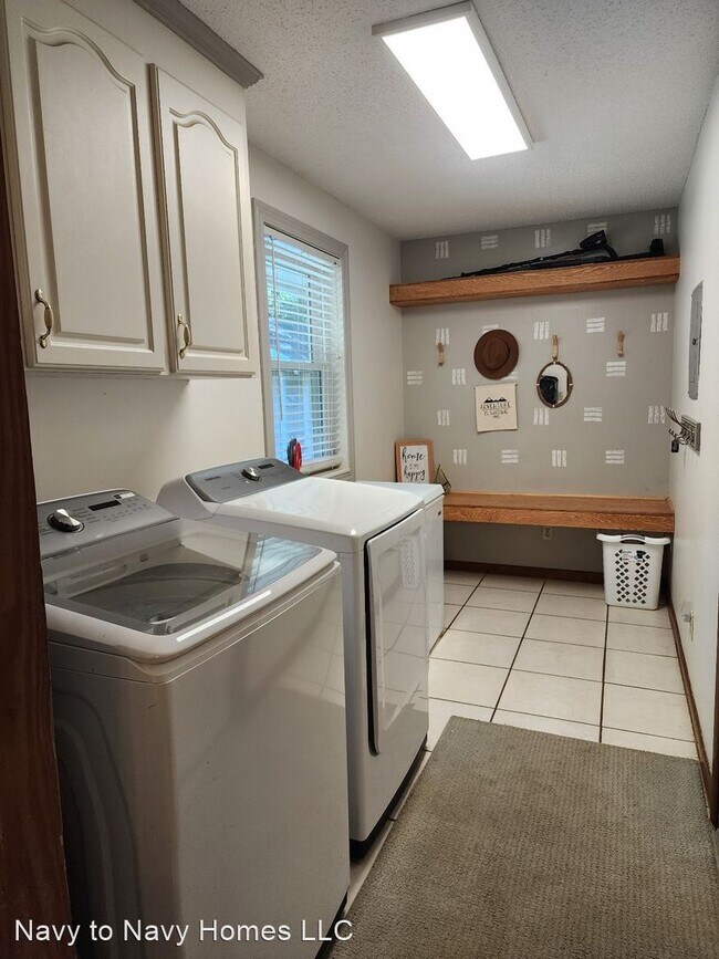 Building Photo - 3 br, 2 bath House - 4840 Minnetonka St