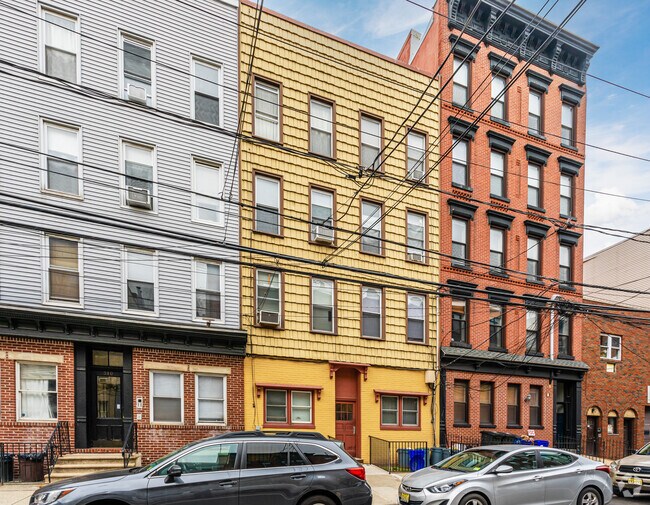 Building Photo - 312 Monroe St
