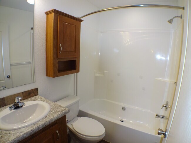 Folleto - 120 Barnwood Cir