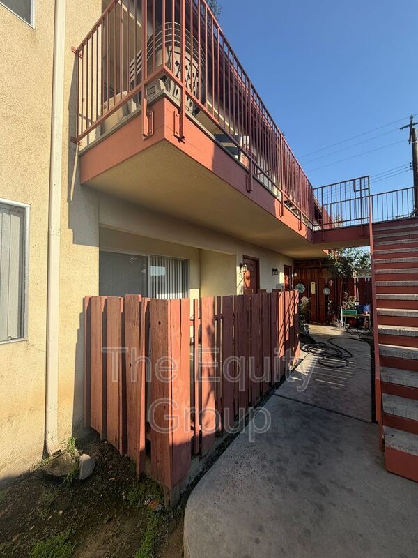 Foto del edificio - 530 E Myrtle Ave