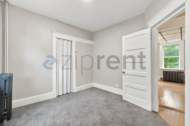 Building Photo - Unit