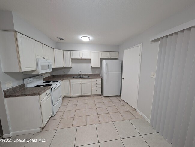 Foto del edificio - 322 Country Ln Dr