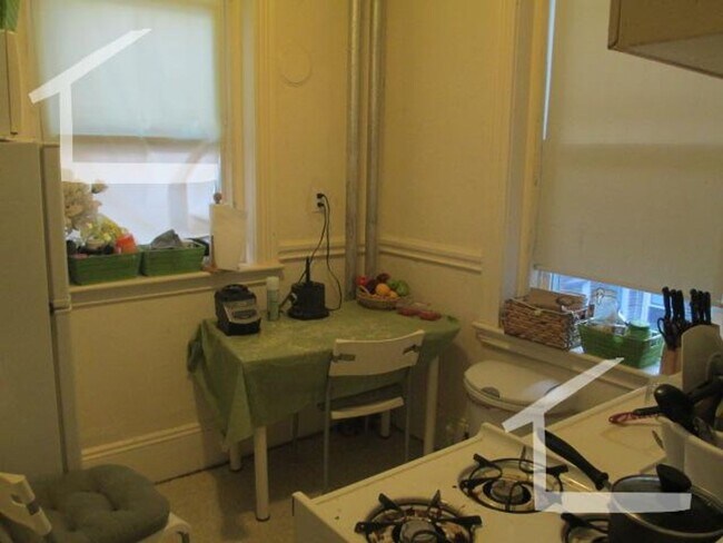 Foto del edificio - Avilable 8/1 - No Fee! Sunny 1BR near Gree...