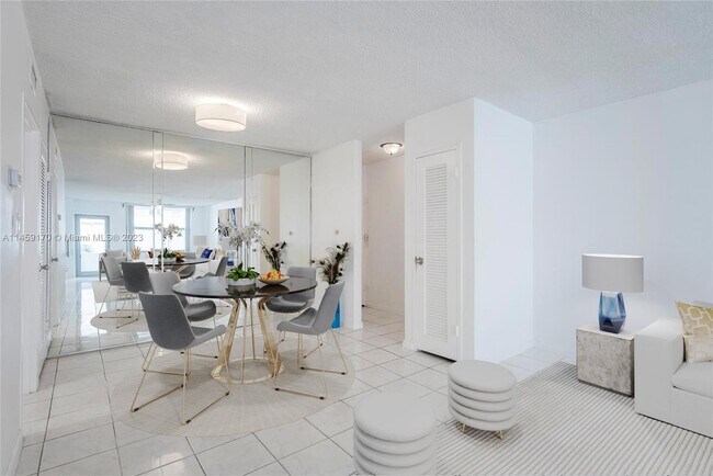 Building Photo - 9225 Collins Ave