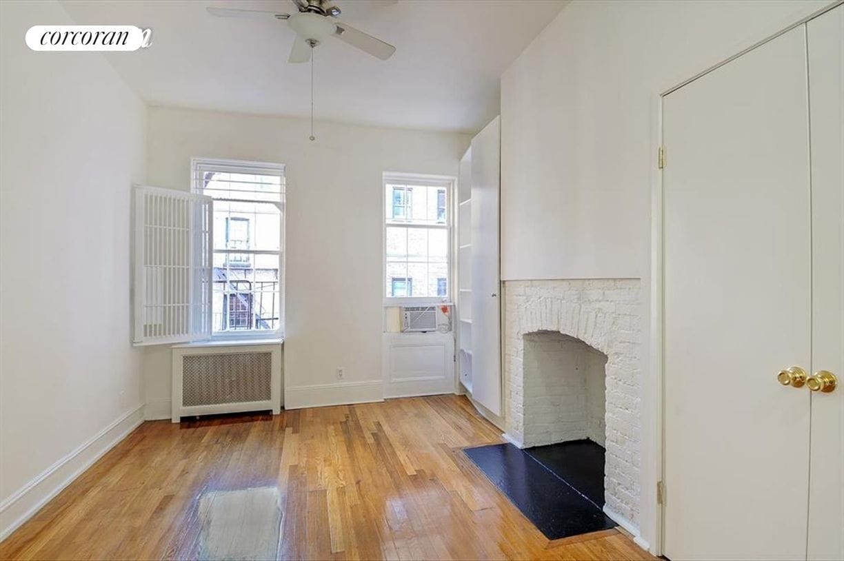 Primary Photo - 212 W 16th St
