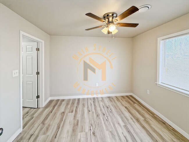 Foto del edificio - 2 Bed 1 Bath Single Family Home