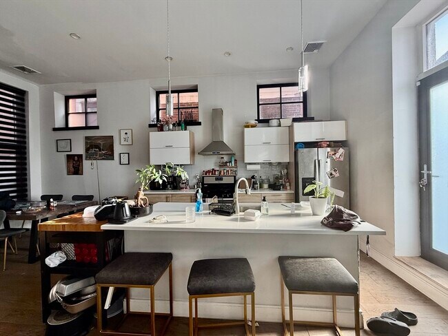Foto del edificio - 407 Dudley St
