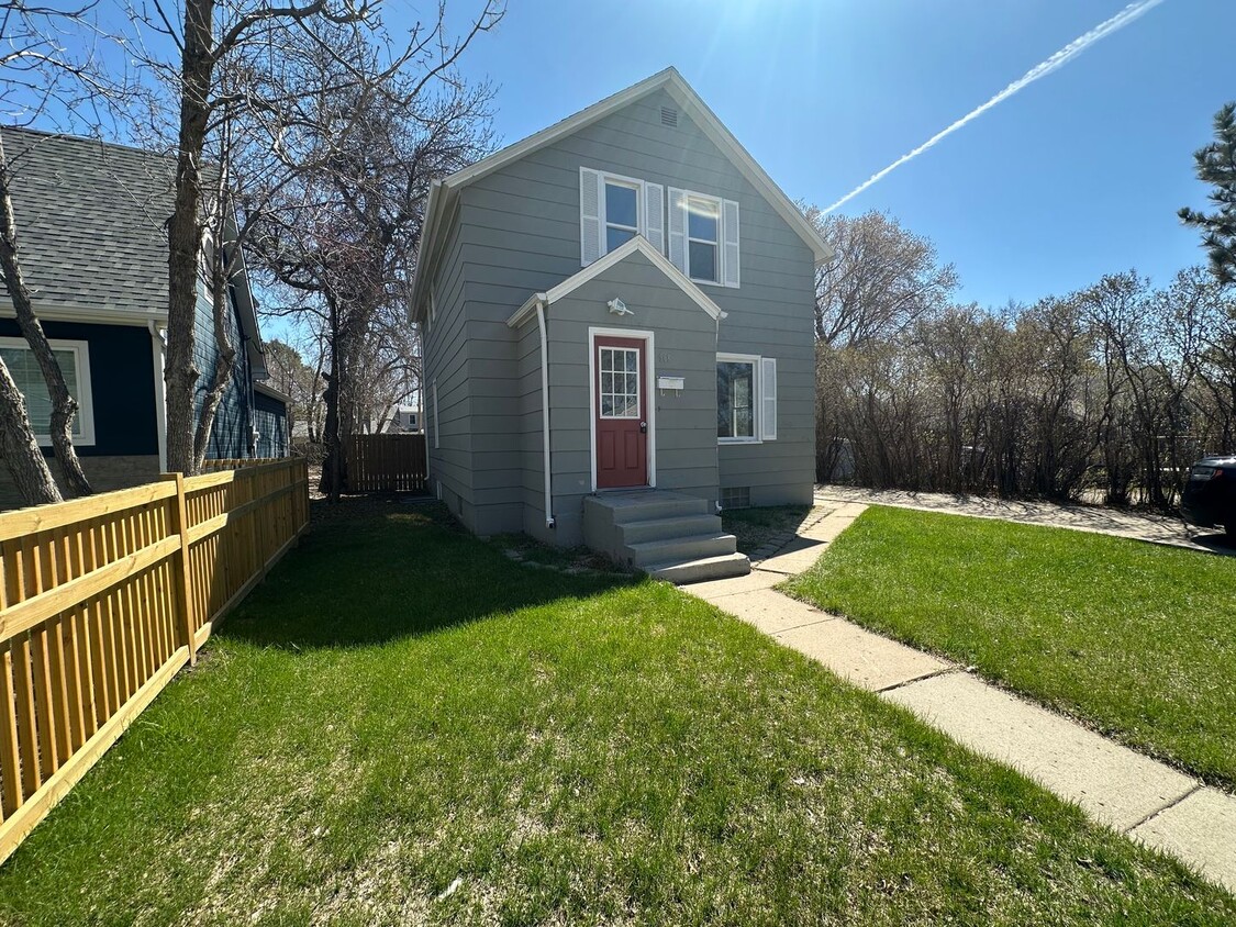 Primary Photo - 4 Bedroom House!