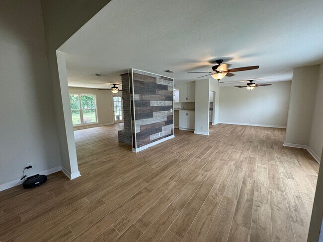 Foto del edificio - Beautifully renovated 4BR/3BA home close to NAS and beaches