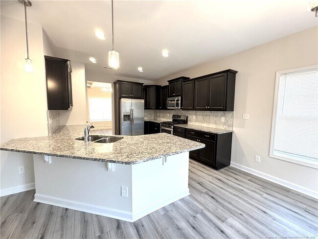 Foto del edificio - 4802 Headwind Dr