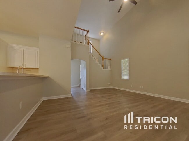 Building Photo - 1055 Golf Point Loop