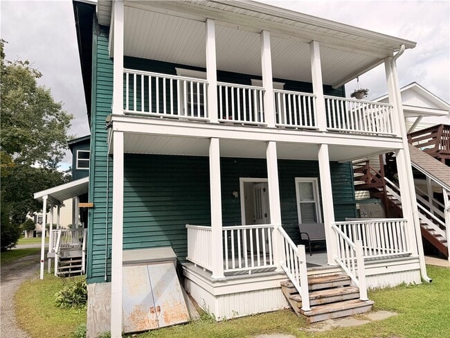 Building Photo - 119 River St