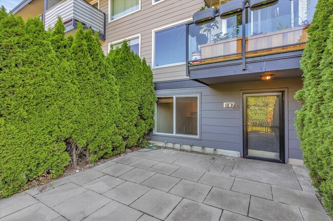 Building Photo - 3420 15th Ave W