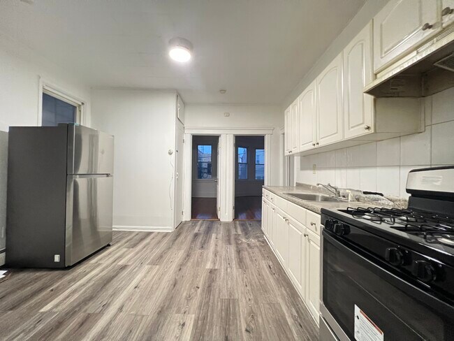 66 W 18th Unit 2F - 64 W 18th St