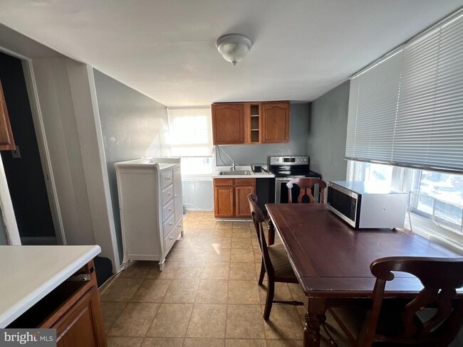 Building Photo - 502 S Main St