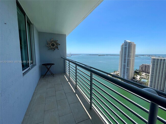 Foto del edificio - 335 S Biscayne Blvd