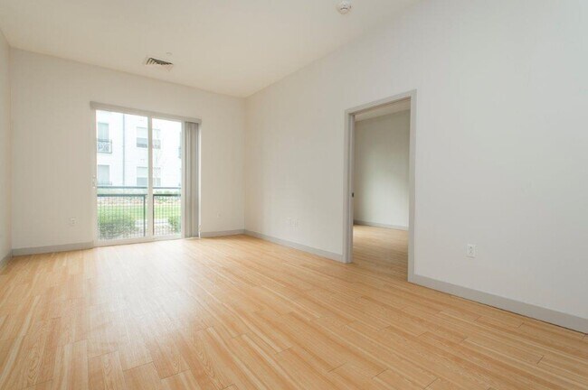 Foto del edificio - 320 D St