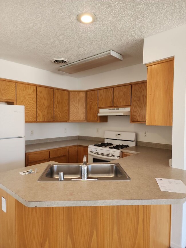 Building Photo - Great 3 Bedroom Located on Elizabeth in Bl...