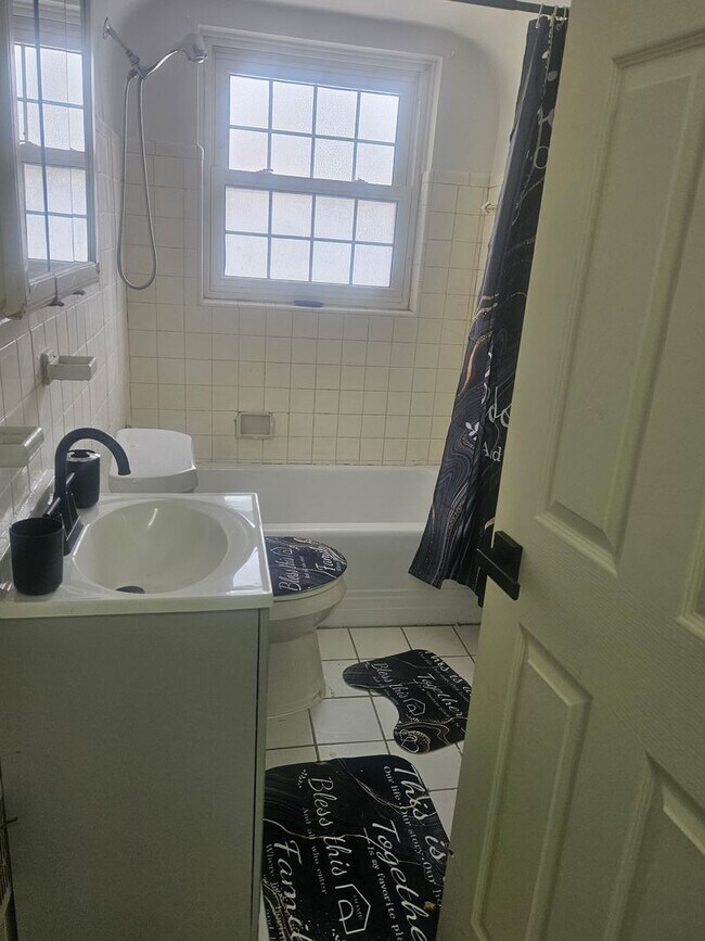 Foto del edificio - 20172 Sheffield Rd