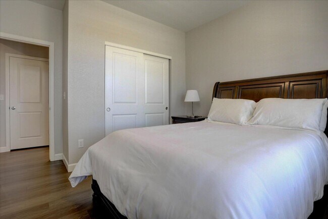 Foto del edificio - Furnished 5Bed/4Bath built 2022!